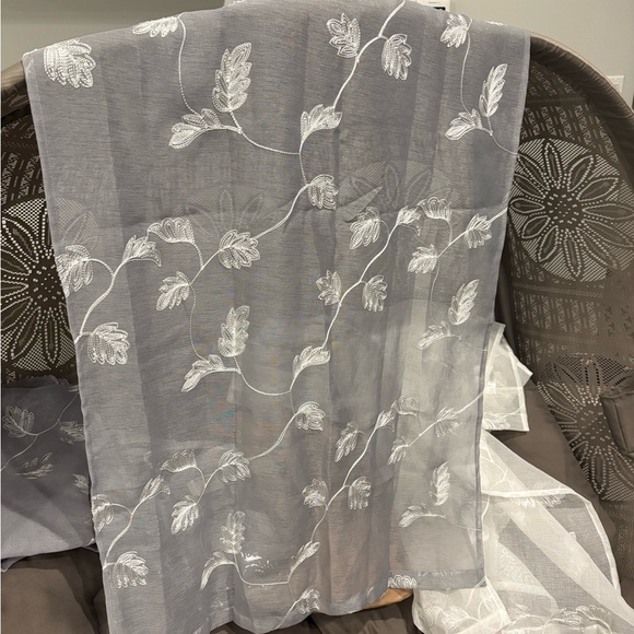 4 Haperlare Gray Leaf 🍃 embroidery curtains 26" x 45" - Picture 4 of 5